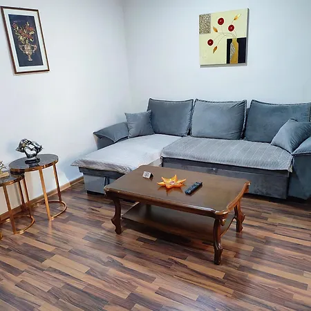 Διαμέρισμα Center *